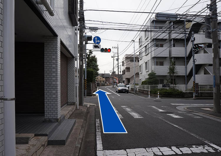 信号を直進します