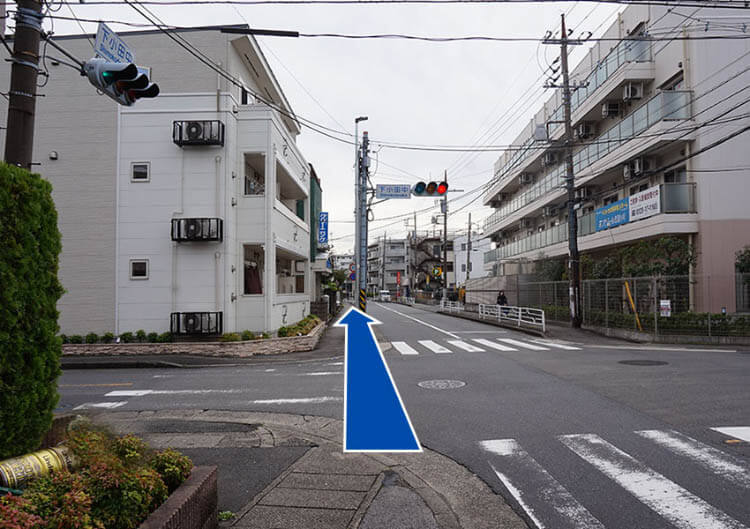 2つ目の信号を直進します