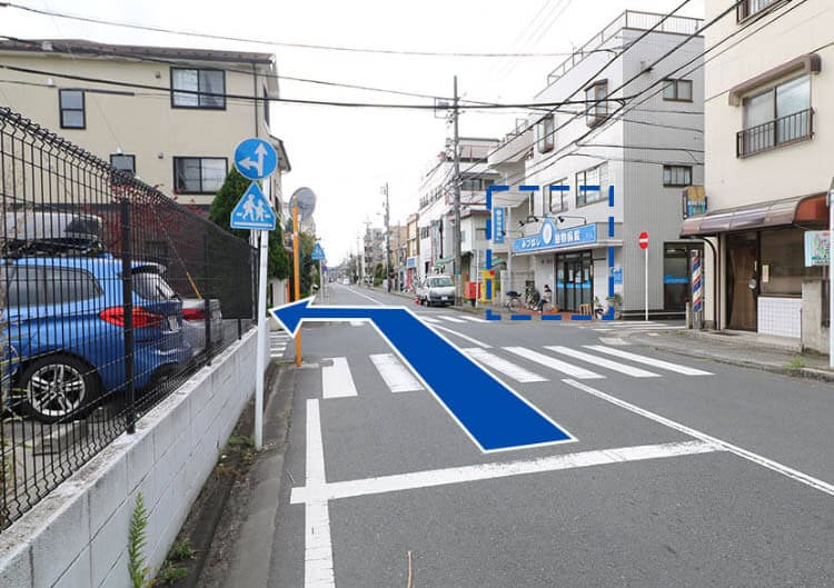 みつはし動物病院手前を左に曲がります