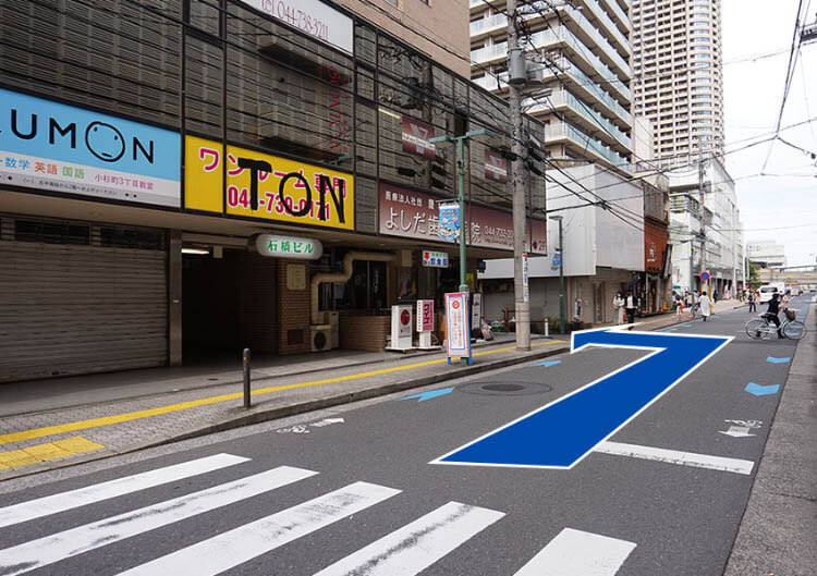 歯科医院の脇の道にはいります