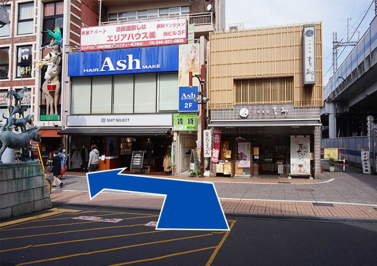 駅を背に、左ブレーメン通りに向かいます