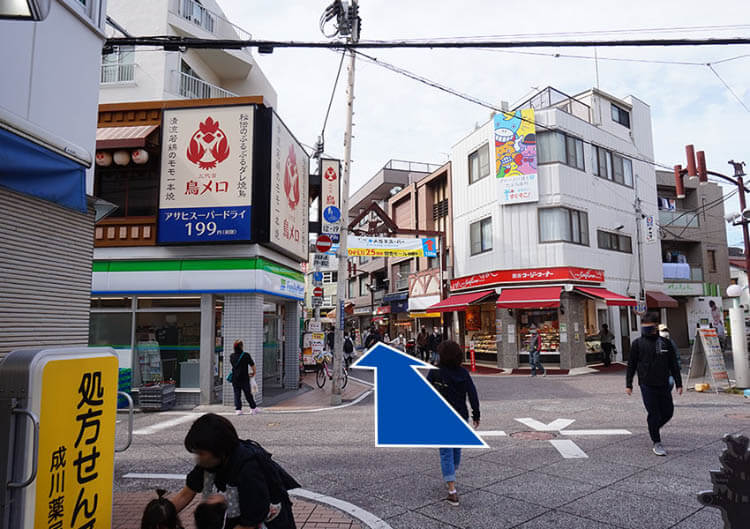 ブレーメン通りを直進します