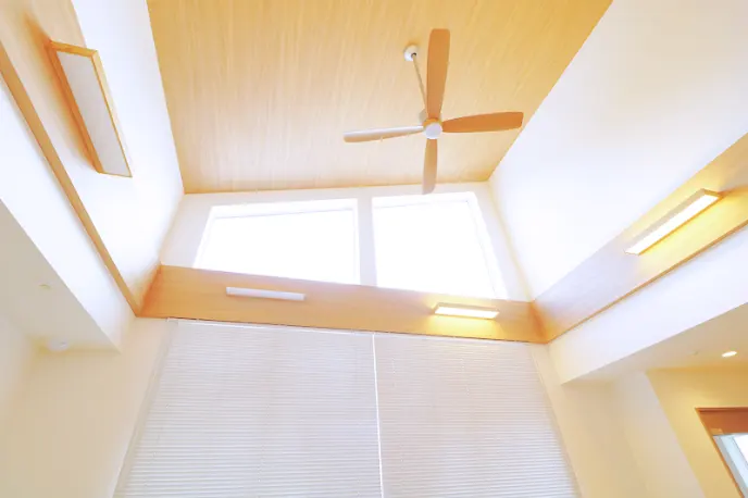 待合室上部の吹き抜け仕様