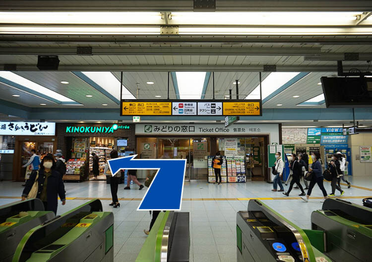 武蔵小杉駅改札を出て左に曲がります